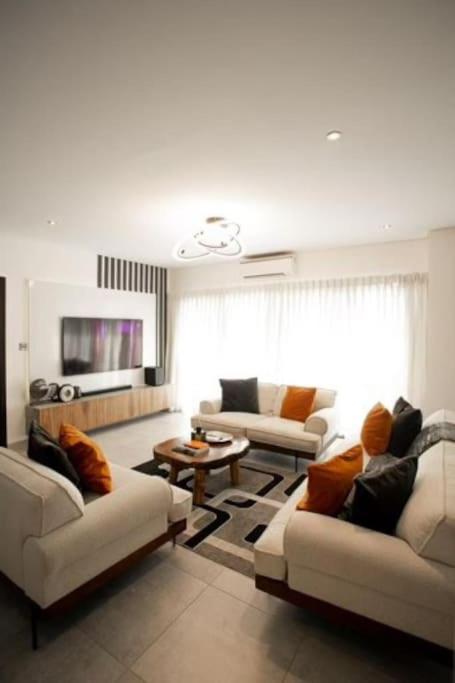 2 Bedroom Luxury Apartment @ The Signature Apartments Accra Exterior photo